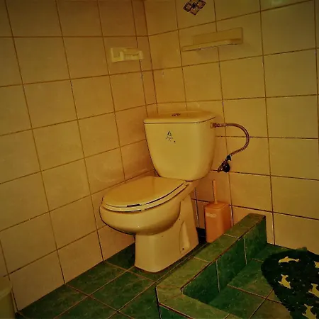 Jenny's House Is Guests' Favorite Part Of * Στούπα